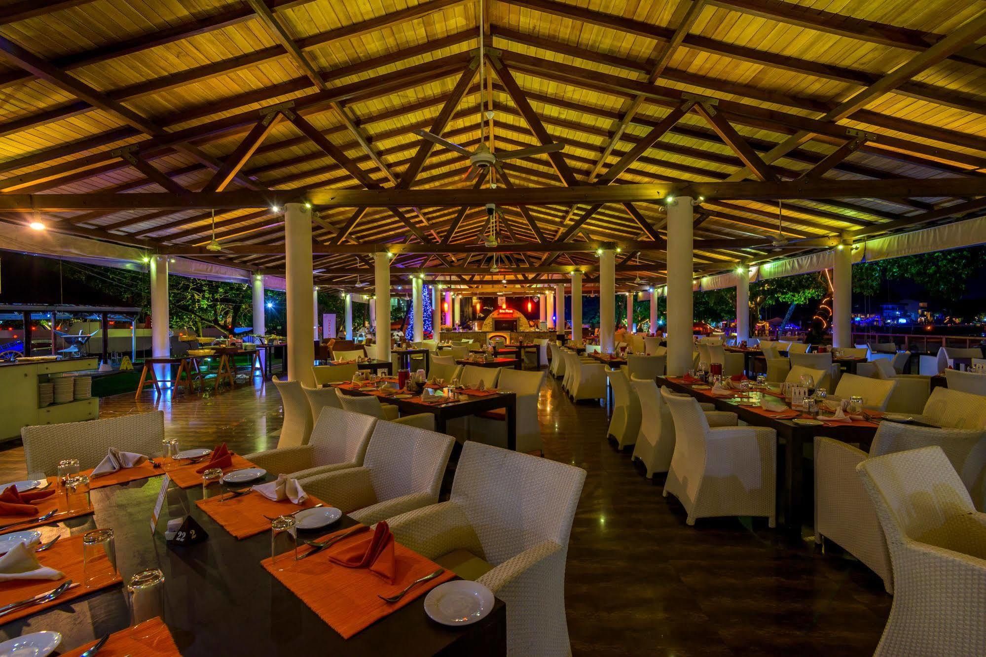 Calamander Unawatuna Beach Exterior photo